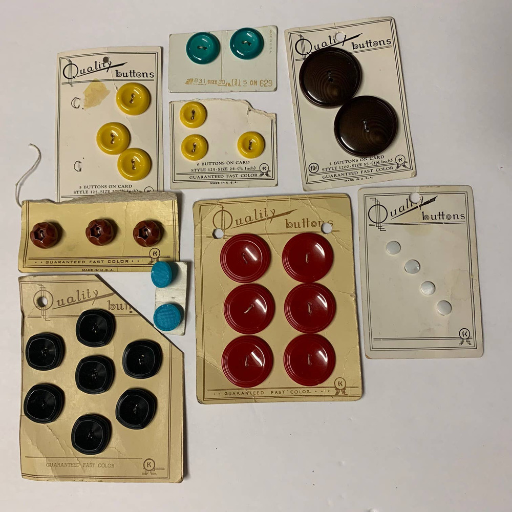 Vintage Buttons Plastic Lot of 32 Buttons New Old Stock‎ NOS #6